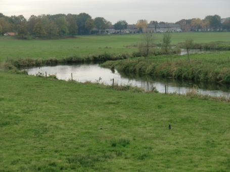 Gennep-Ottersum NL : Siebengewaldseweg, an der Niers